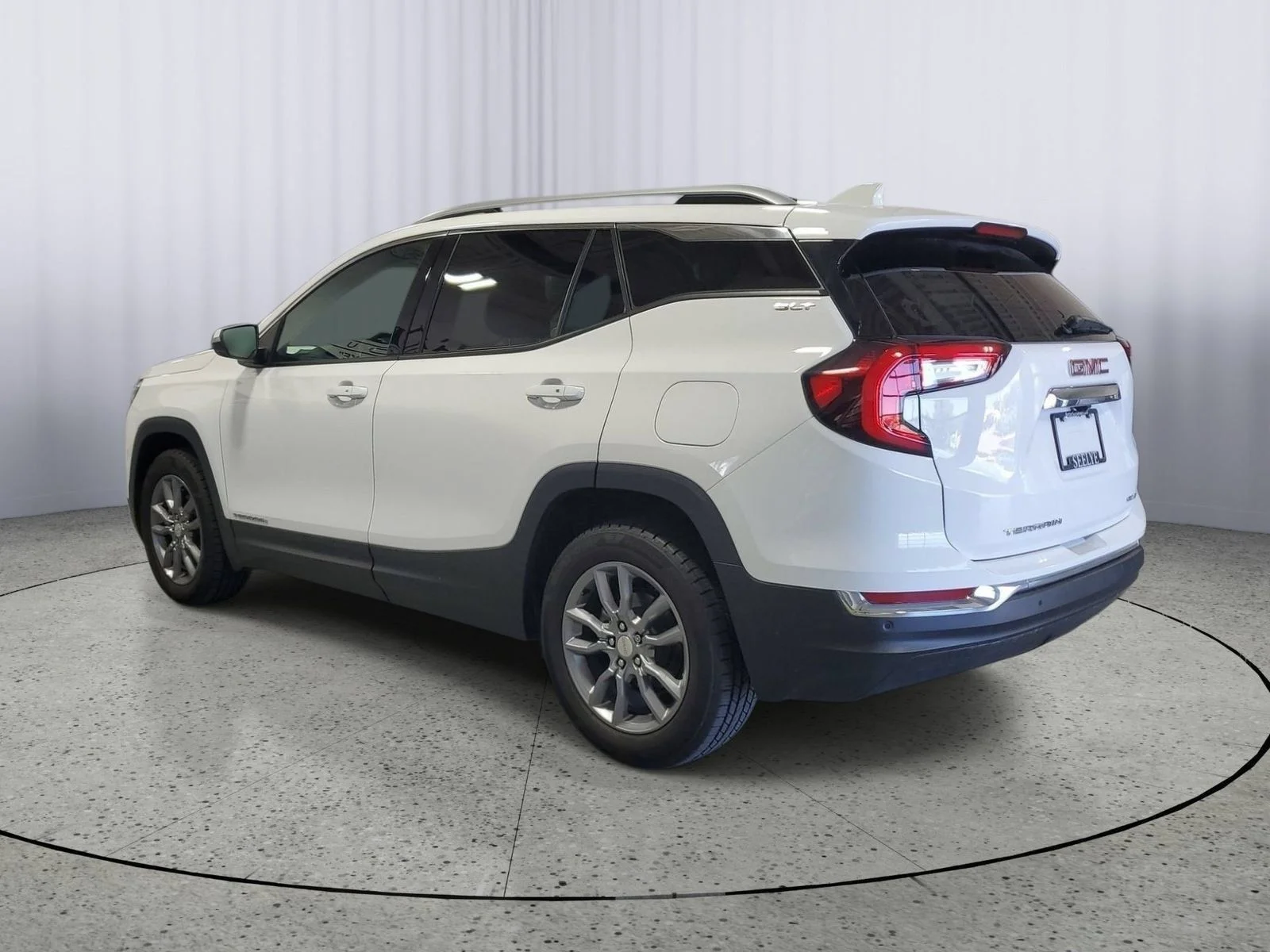 Used 2022 White GMC SLT image 3