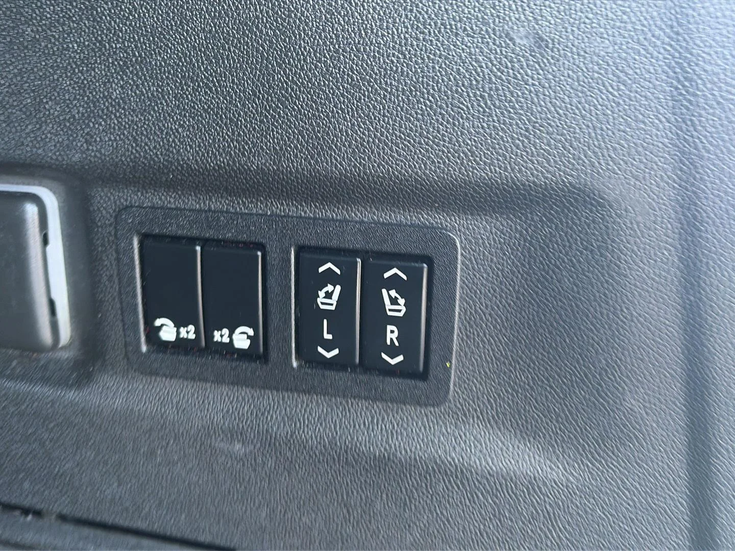 Used 2022 SUMMIT WHITE Chevrolet Premier image 19