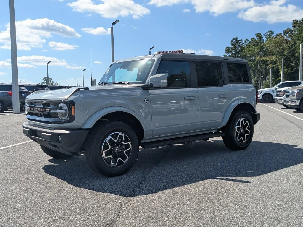 Used 2024 Cactus Green / Gray Ford Outer Banks image 8