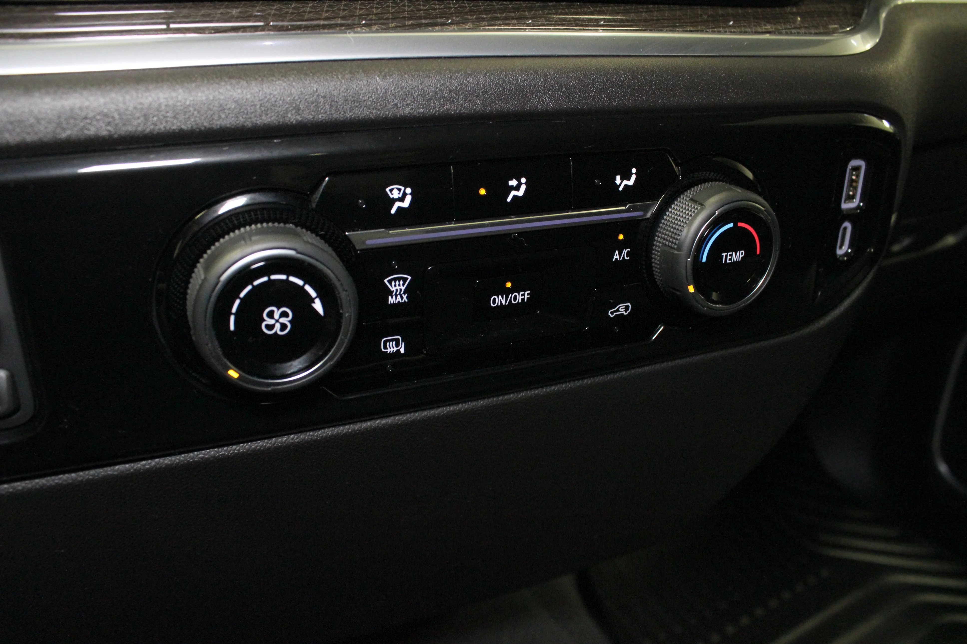 Used 2026 Summit White Chevrolet LT image 24