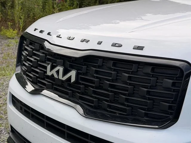 Used 2022 White Kia EX image 6