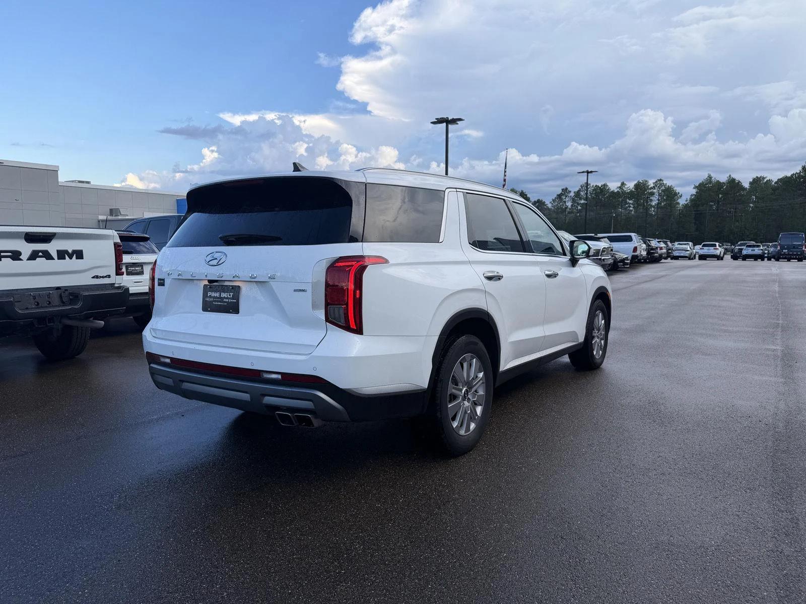 Used 2025 Hyper White Hyundai SEL image 6
