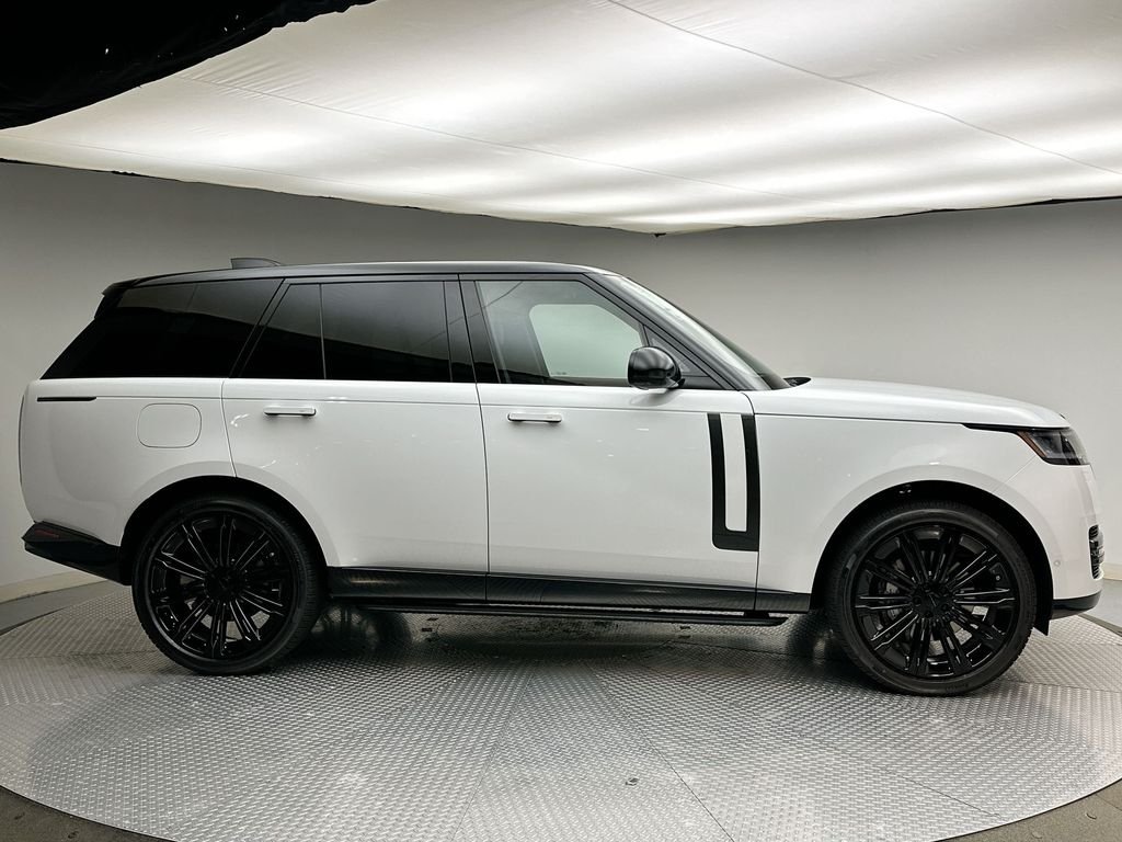 New 2026 Fuji White Land Rover SE image 4