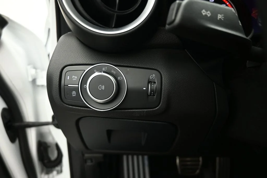 Used 2022 White Alfa Romeo Ti image 9