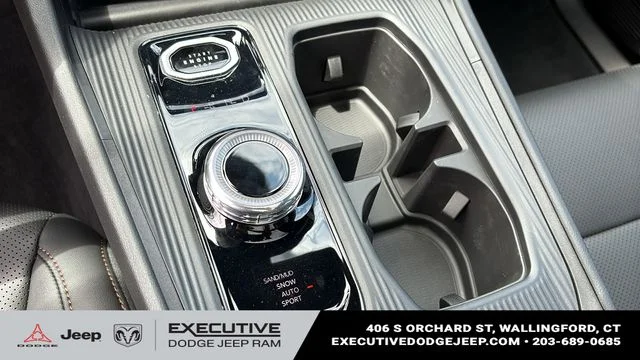 New 2026 Bright White Clear-Coat Exterior Paint Jeep Limited image 18