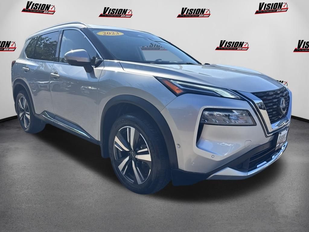 Used 2023 Silver Nissan Platinum image 3