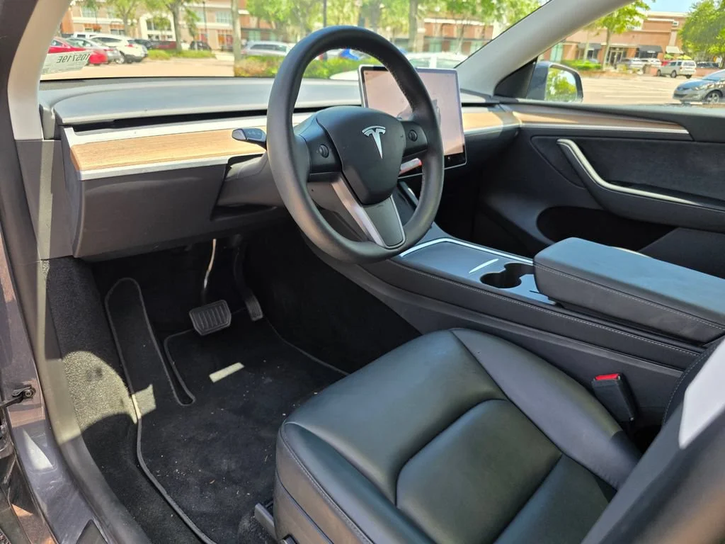 Used 2023  Tesla Long Range image 11