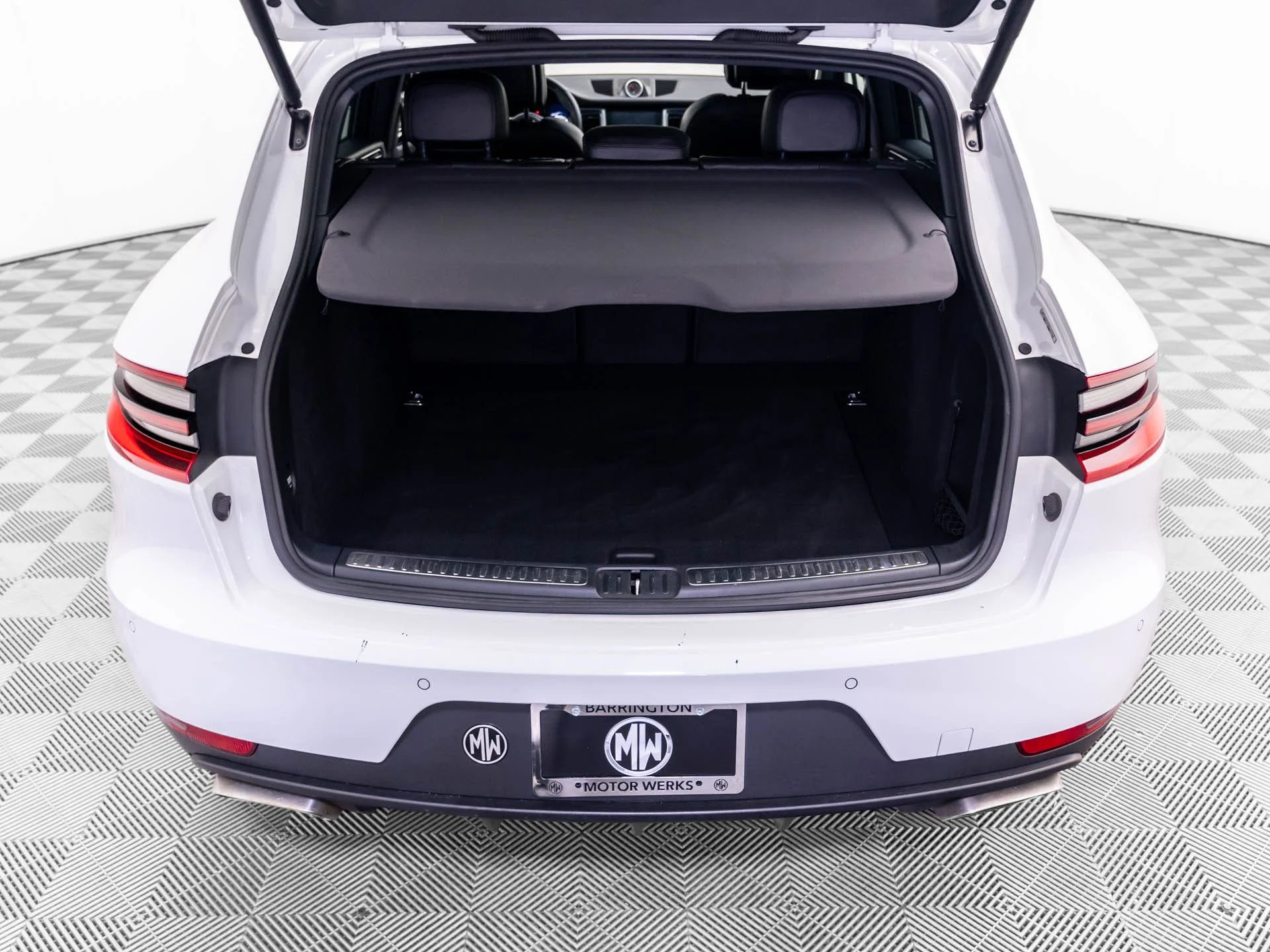 Used 2017  Porsche  image 31