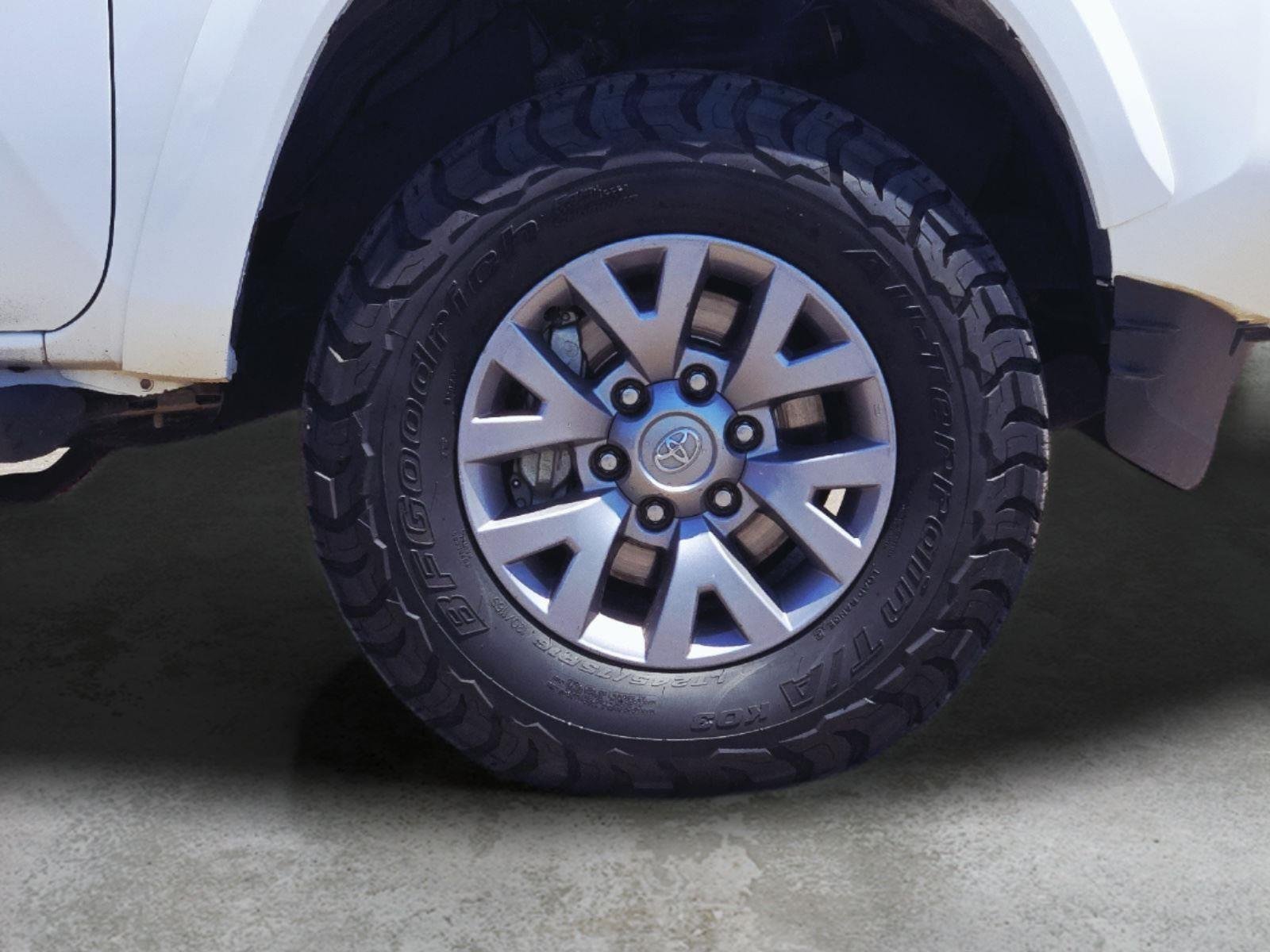 Used 2019 Super White Toyota SR5 image 8