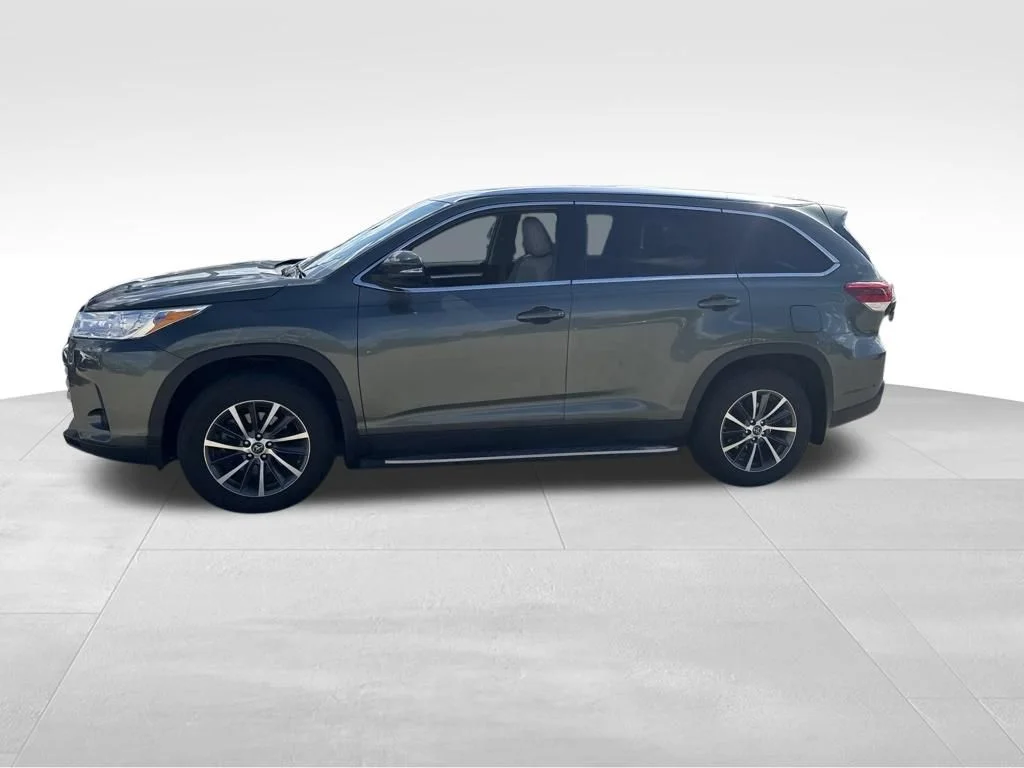 Used 2019 Green Toyota XLE image 2