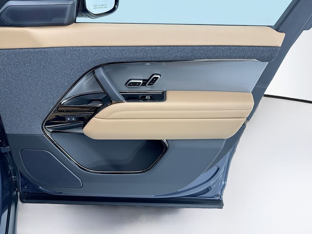 New 2026 Varesine Blue Land Rover SE image 24
