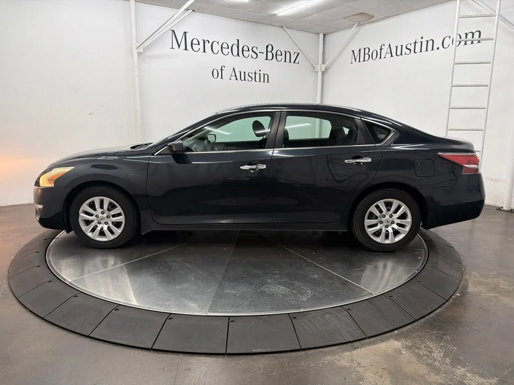 Used 2015 Blue Nissan 2.5 S image 4