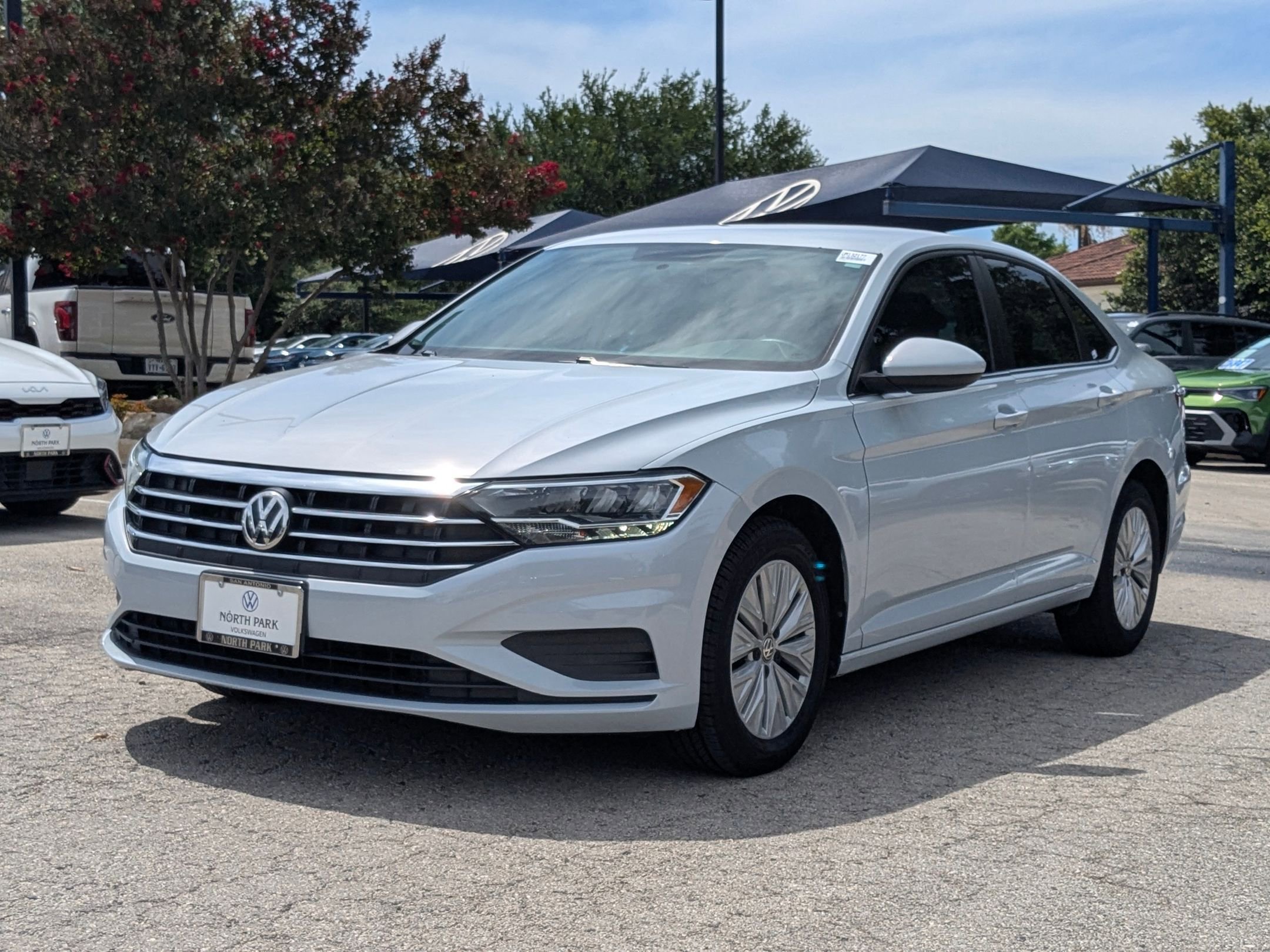 Used 2019 White Silver Metallic Volkswagen 1.4T S image 7