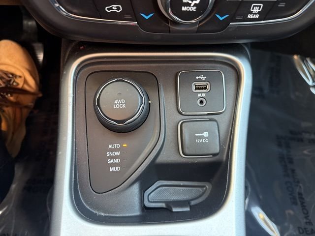 Used 2018 White Clearcoat Jeep Latitude image 14