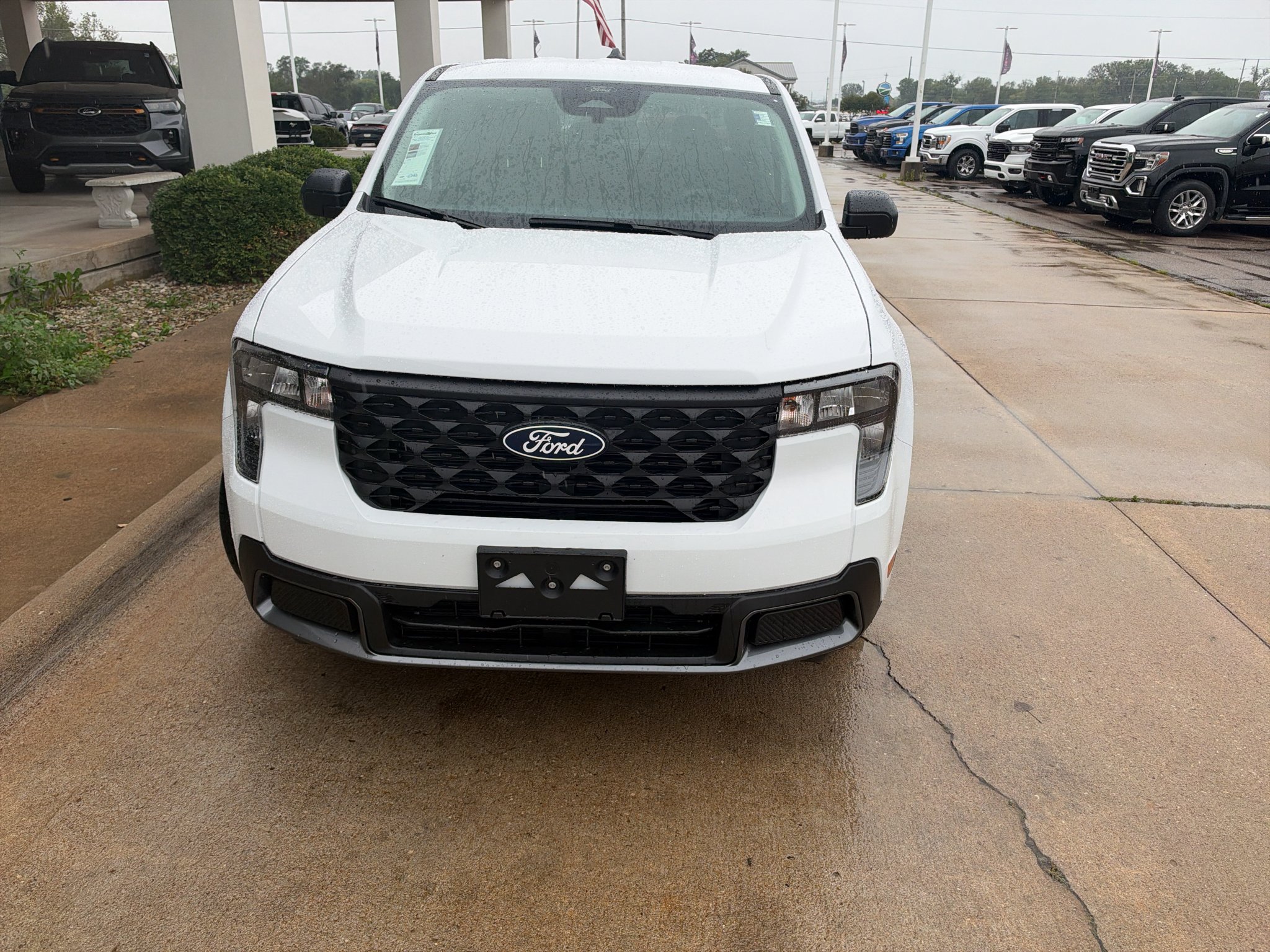 New 2026 Oxford White Ford XLT image 3