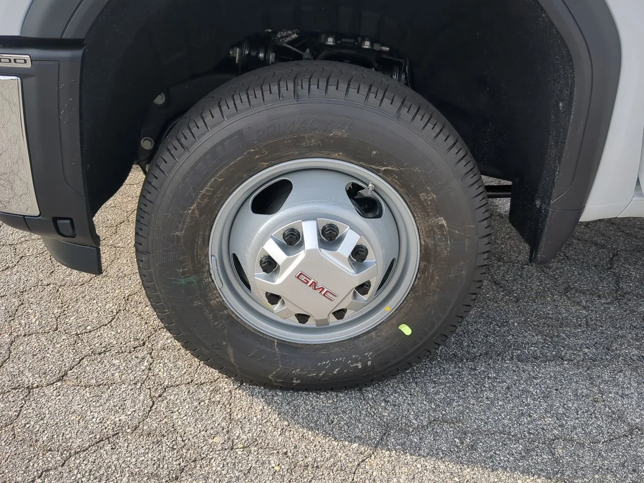New 2026 Summit White GMC Pro image 30