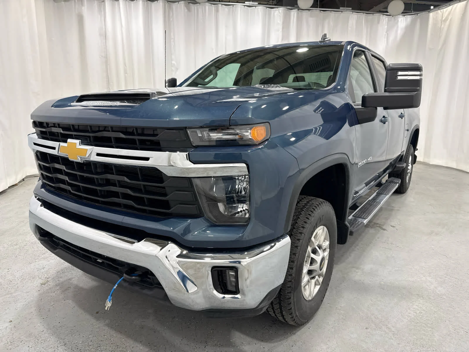 Used 2026 Lakeshore Blue Metallic Chevrolet LT image 1