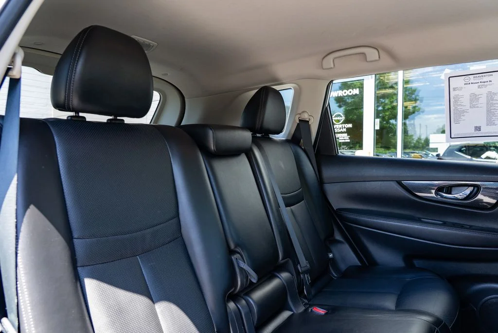 Used 2018 Silver Nissan SL image 23