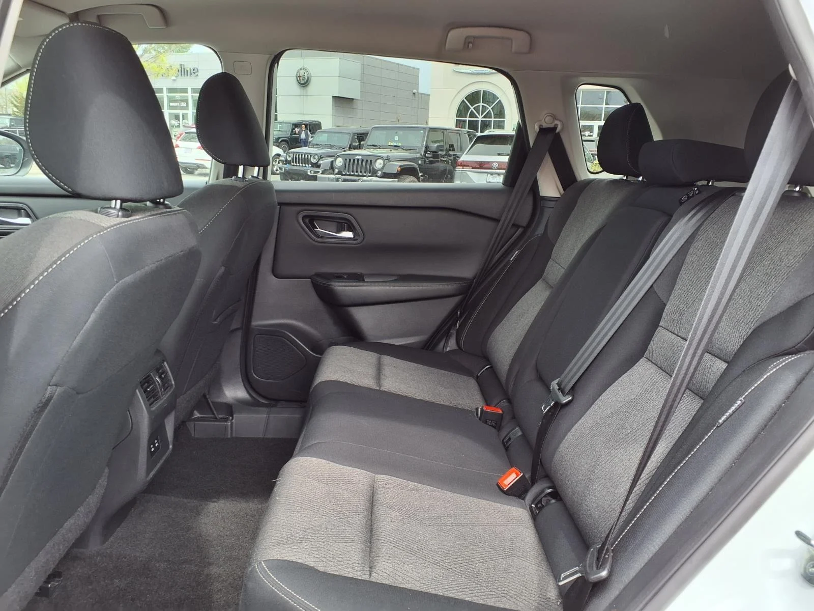 Used 2024 Everest White Pearl Nissan SV image 21