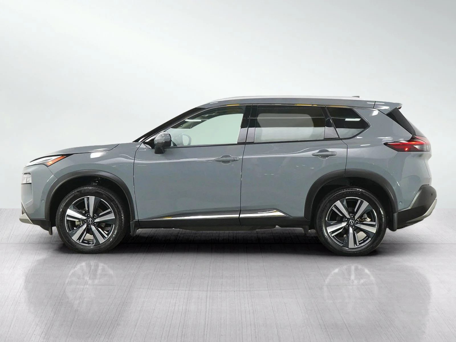 Used 2023 Nissan Rogue Platinum with VIN JN8BT3DD4PW318813 for sale in Burnsville, Minnesota