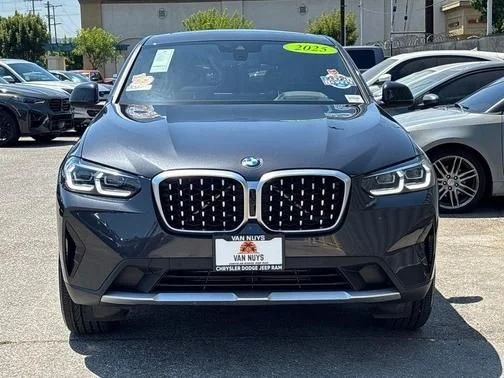 Used 2025 Gray BMW xDrive30i image 7