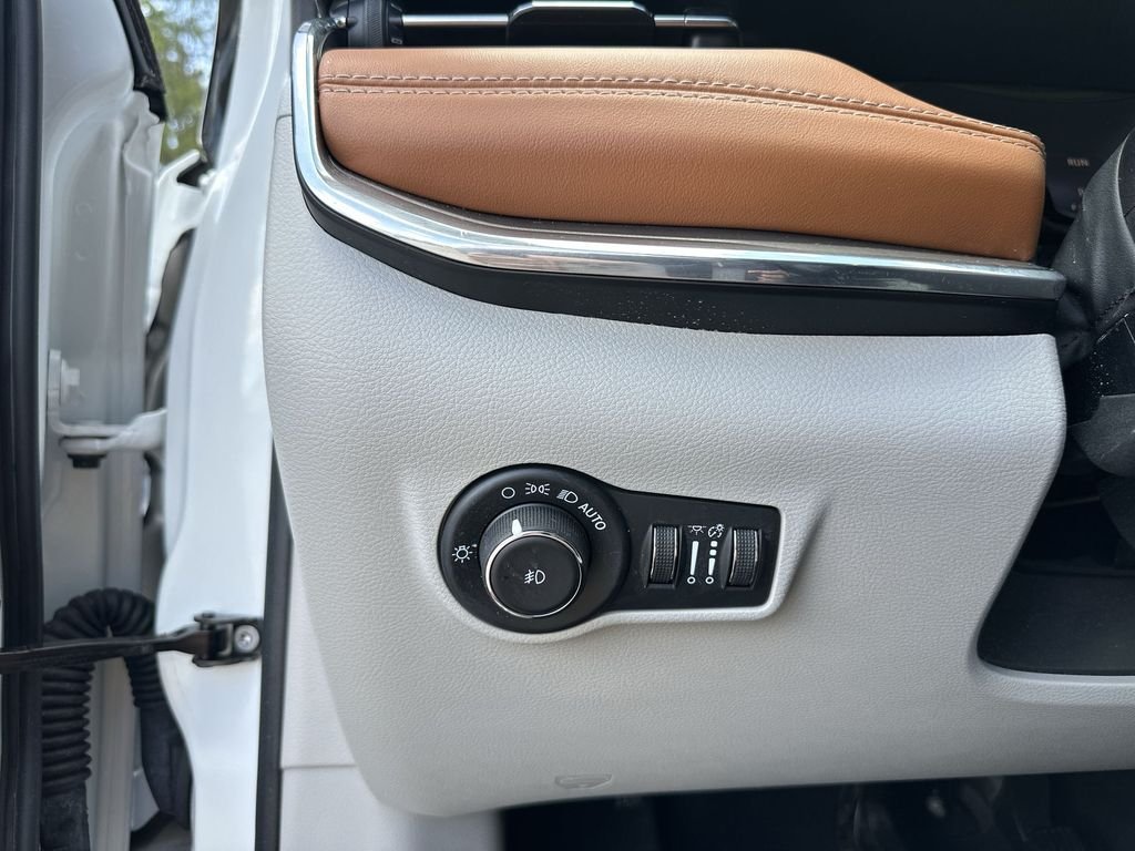 Used 2022 White Jeep Limited image 17