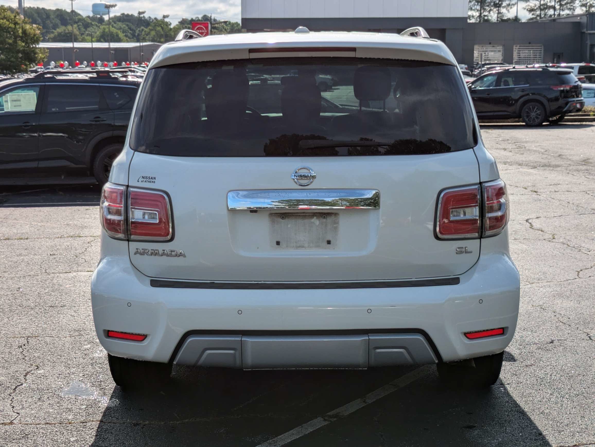 Used 2017 White Nissan SL image 4