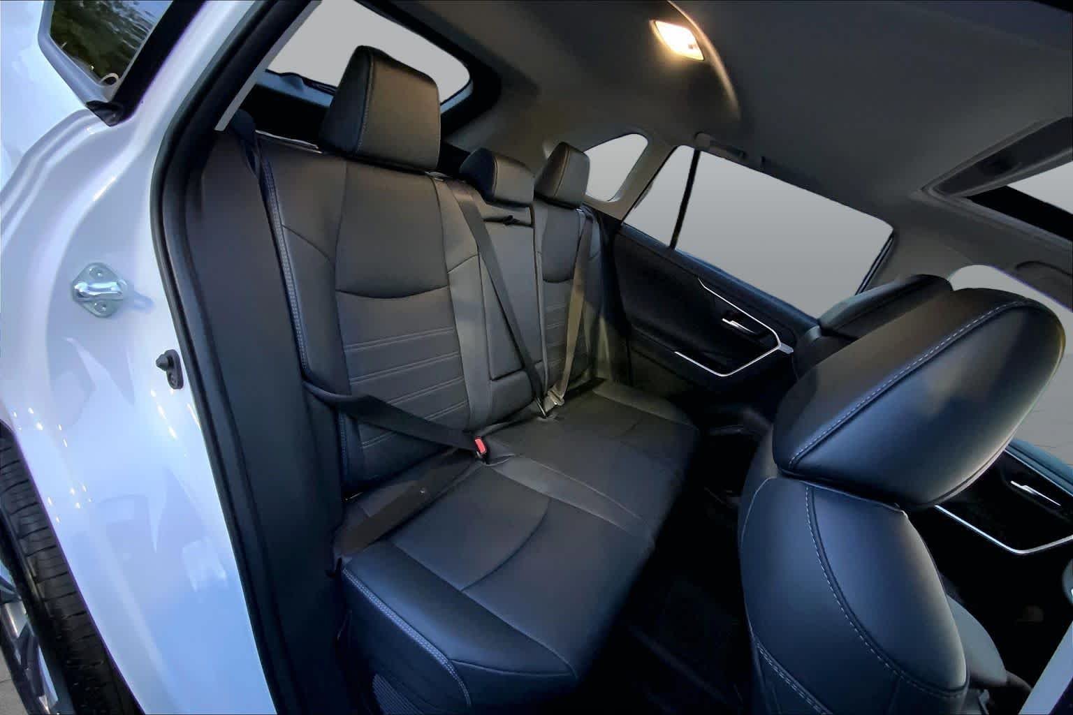 Used 2025 Wind Chill Pearl Toyota Hybrid Limited image 17
