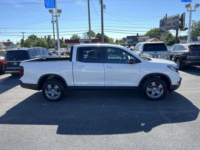 Certified Used 2025 Platinum White Pearl Honda TrailSport image 11