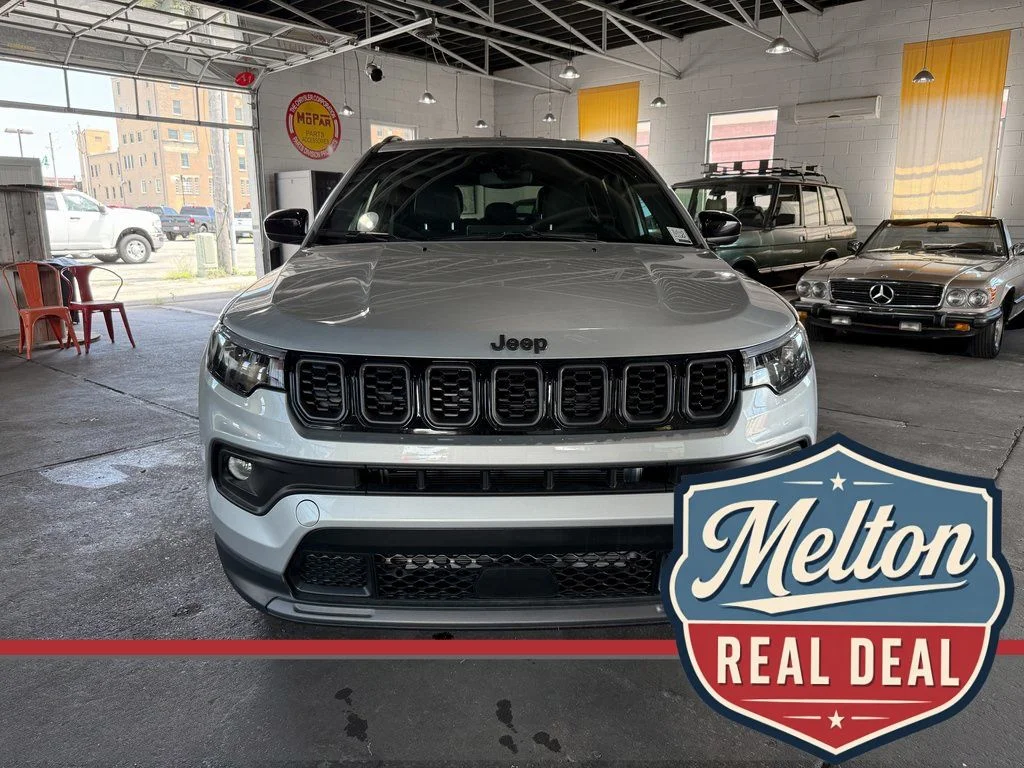 New 2025 Silver Jeep Latitude image 15