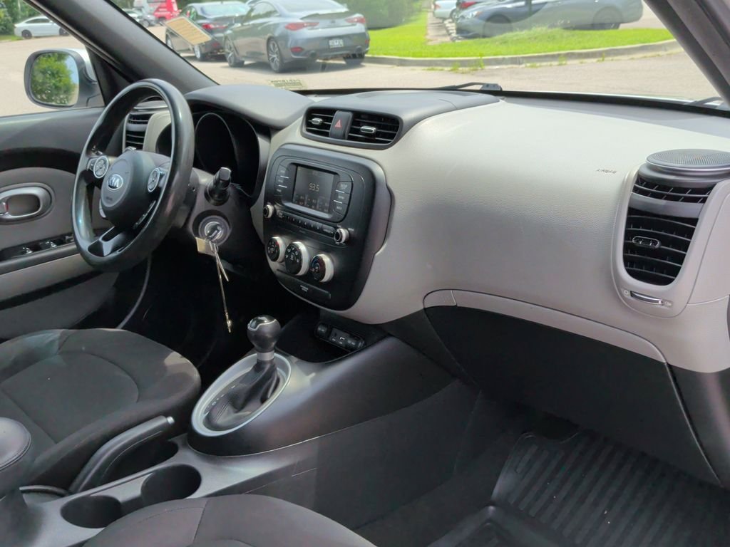 Used 2017 Silver Kia Base image 26
