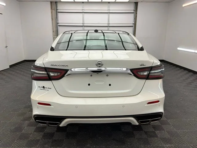 Used 2021 White Nissan 3.5 SL image 23