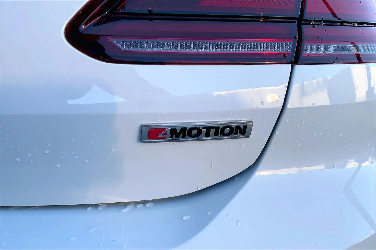 Used 2019 Pure White Volkswagen SEL R-Line image 10