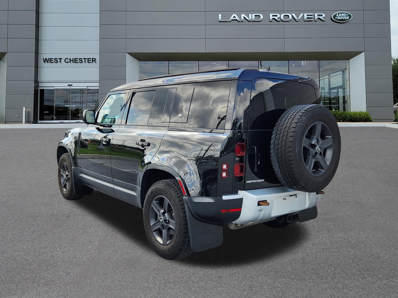 Certified Used 2023 Santorini Black Metallic Land Rover S image 3
