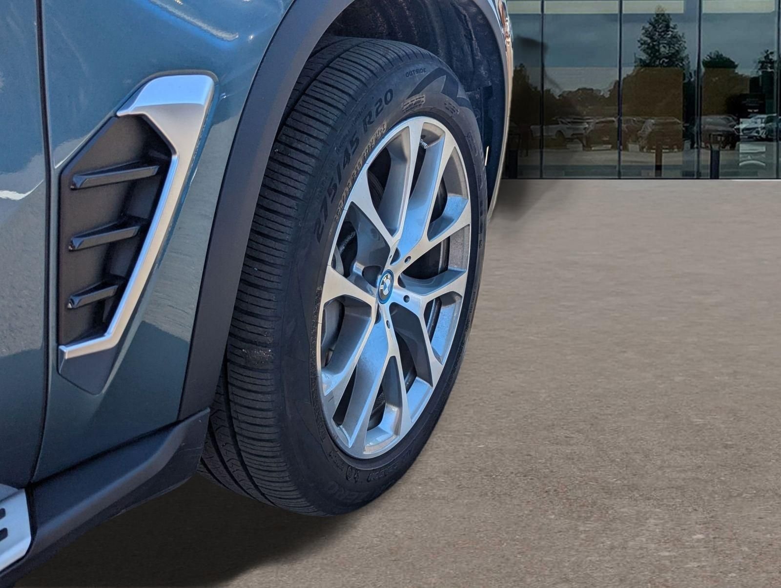 Used 2025 Blue BMW xDrive50e image 25