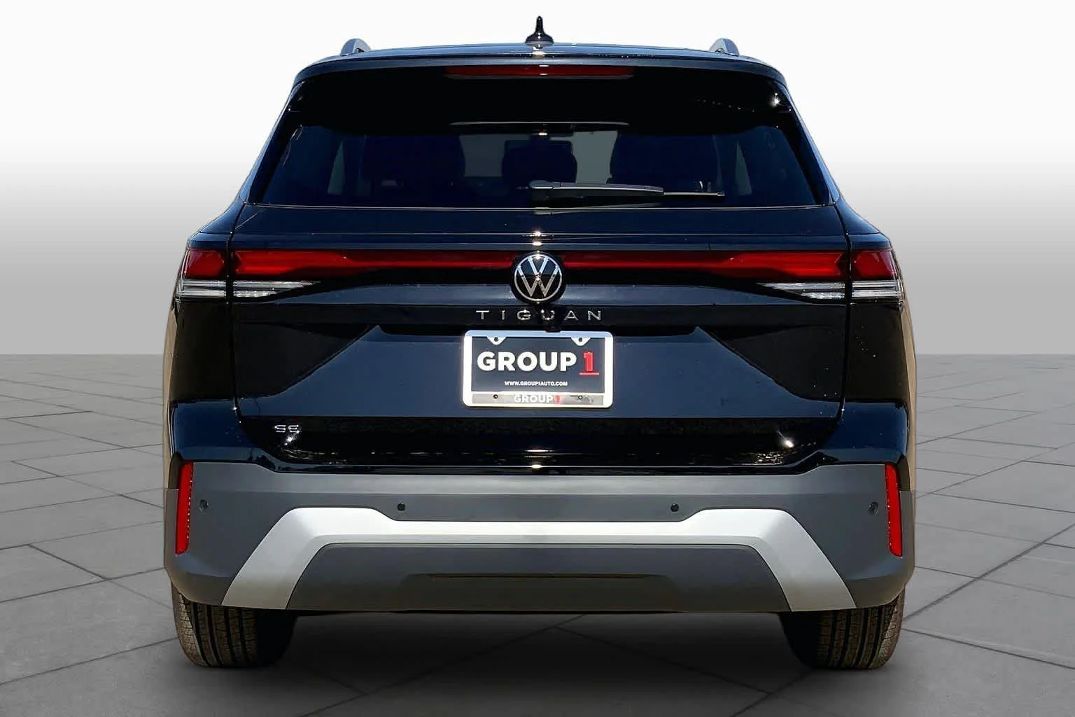 New 2026 Deep Black Pearl Volkswagen SE image 4