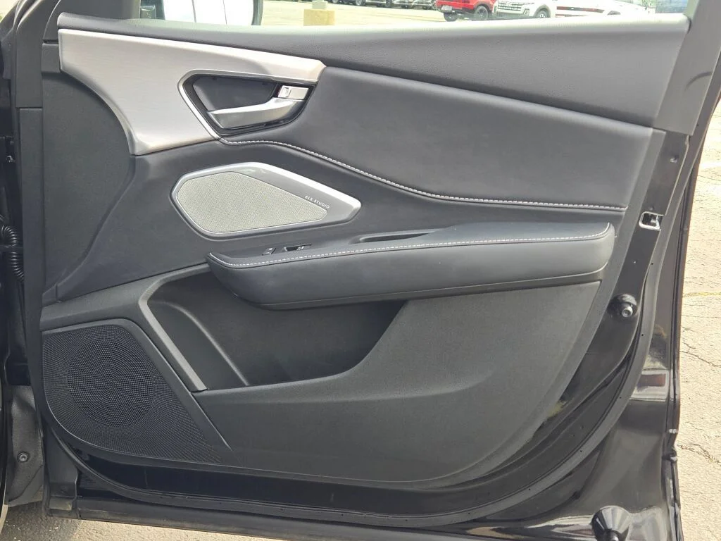 Used 2023  Acura Technology Package image 8