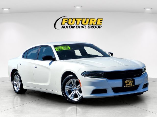 Used 2023 White Dodge SXT image 1
