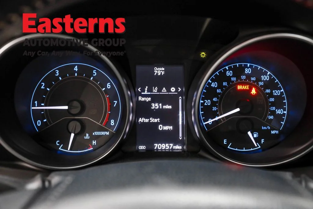 Used 2018 White Toyota Base image 17