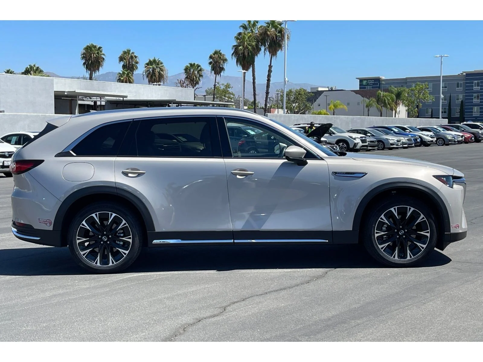 Used 2024 PLATINUM QUARTZ Mazda Premium Plus image 8