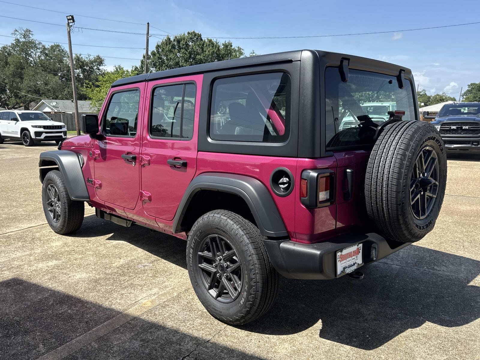 New 2026 Tuscadero Pearl-Coat Exterior Paint Jeep Sport image 4