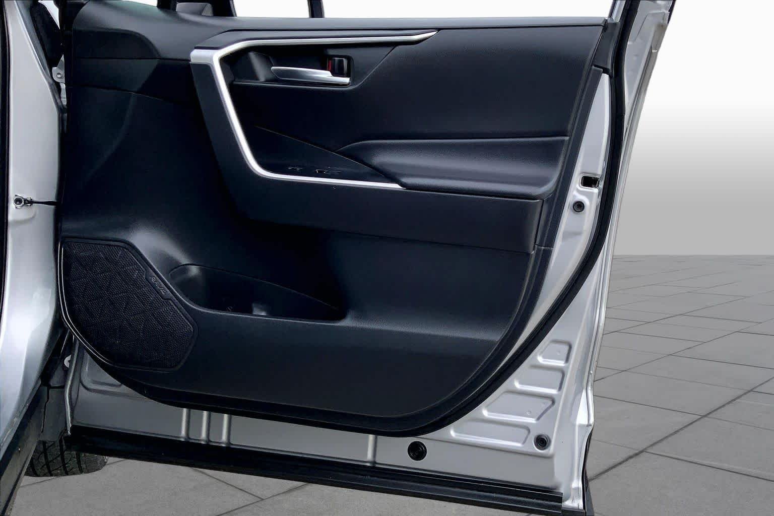 Used 2024 Silver Sky Metallic Toyota XLE image 22