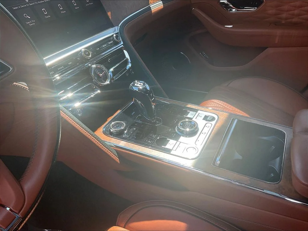 Used 2022 Viridian by Mulliner Bentley V8 image 18