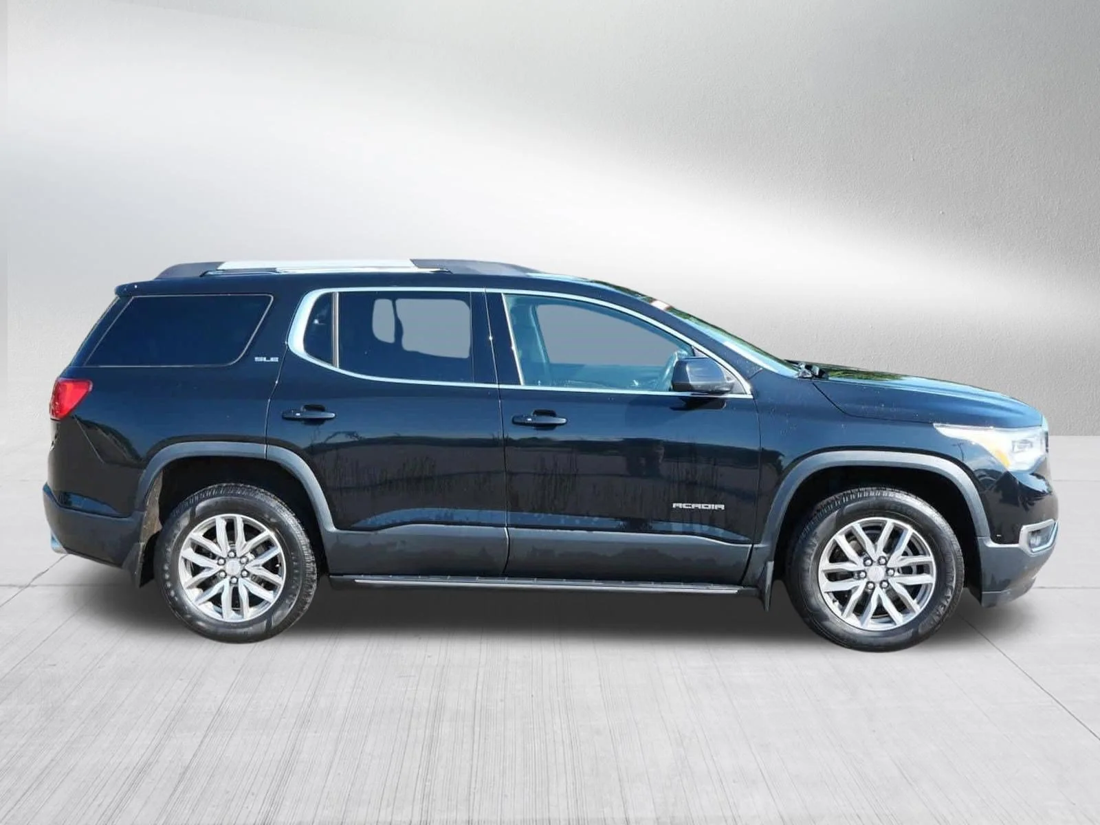 Used 2018 Ebony Twilight Metallic GMC SLE image 8