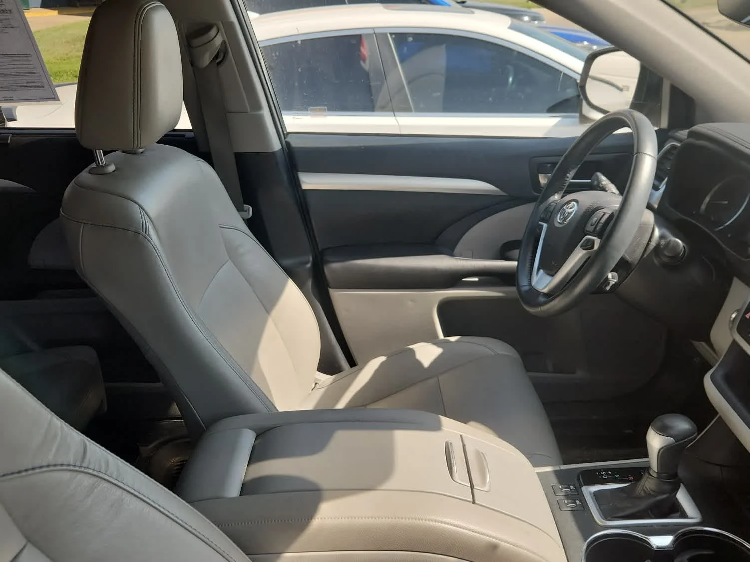 Used 2019 Blizzard Pearl Toyota XLE image 10