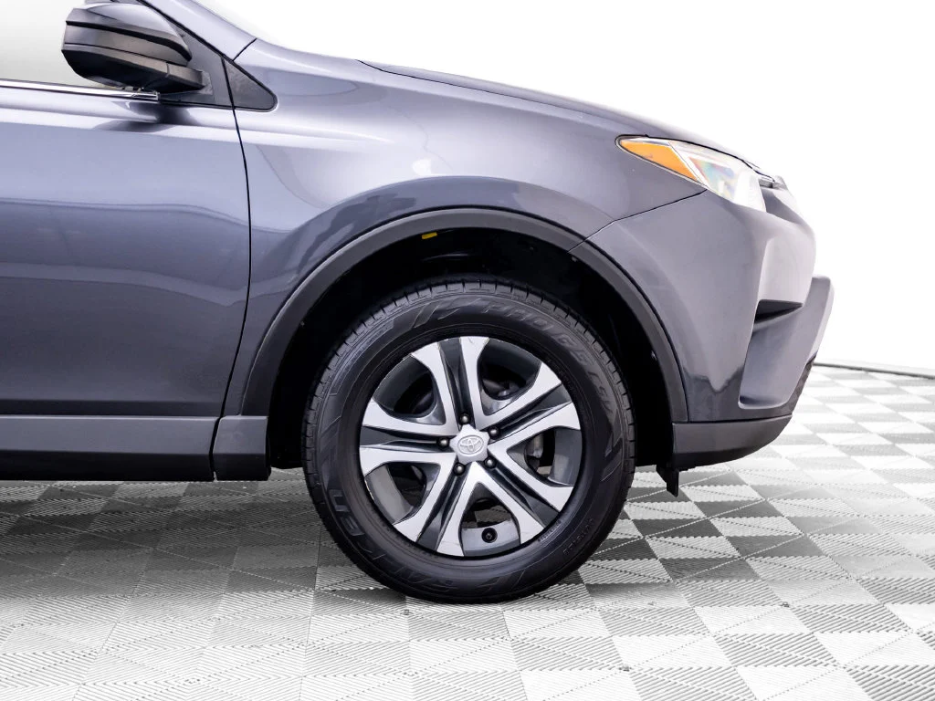 Used 2018 Gray Toyota LE image 31