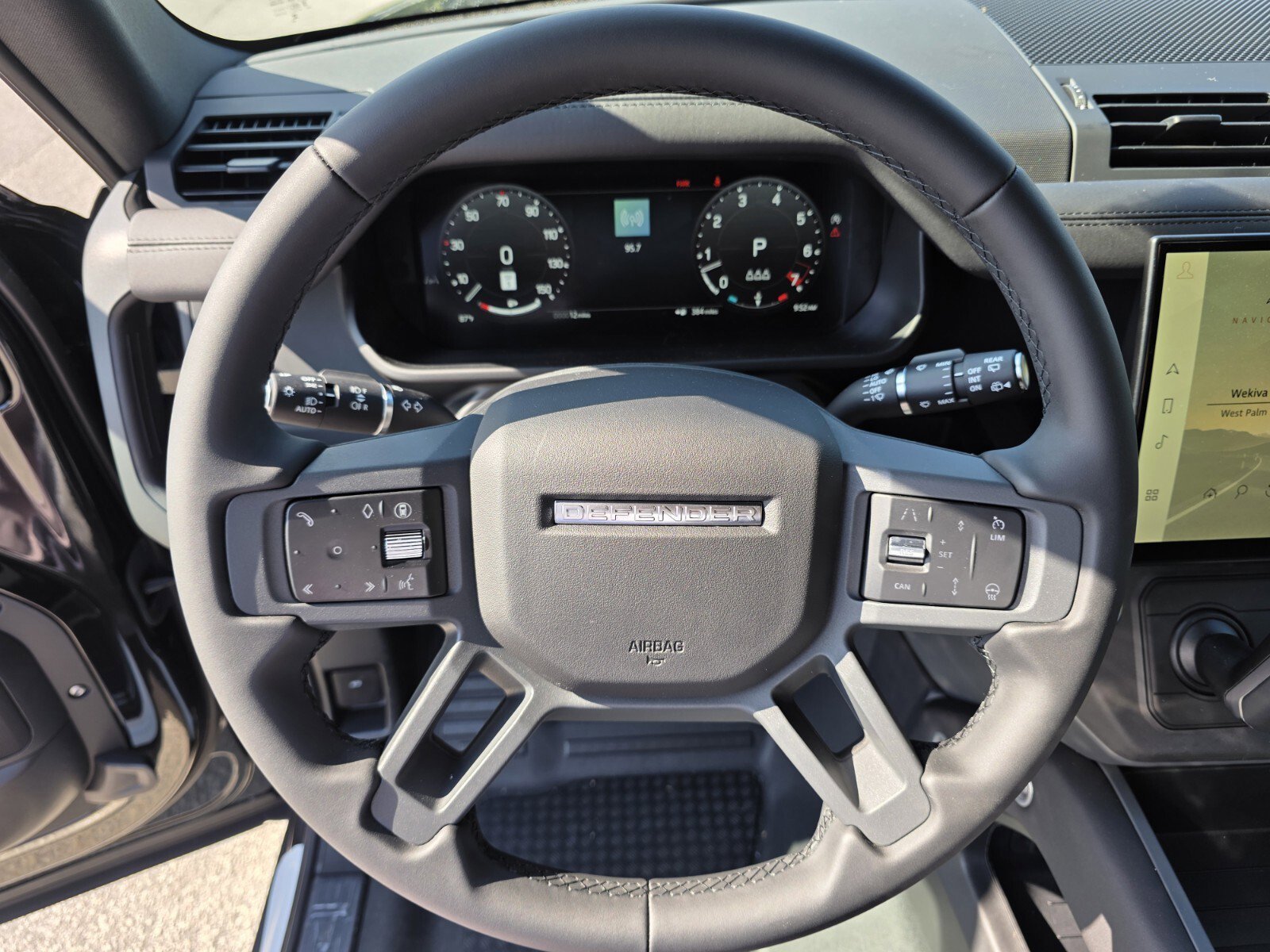 New 2026 Santorini Black Land Rover P400 X-Dynamic SE image 15
