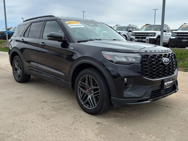 2025 Ford Explorer ST-LINE 4WD (PL535)'s photo