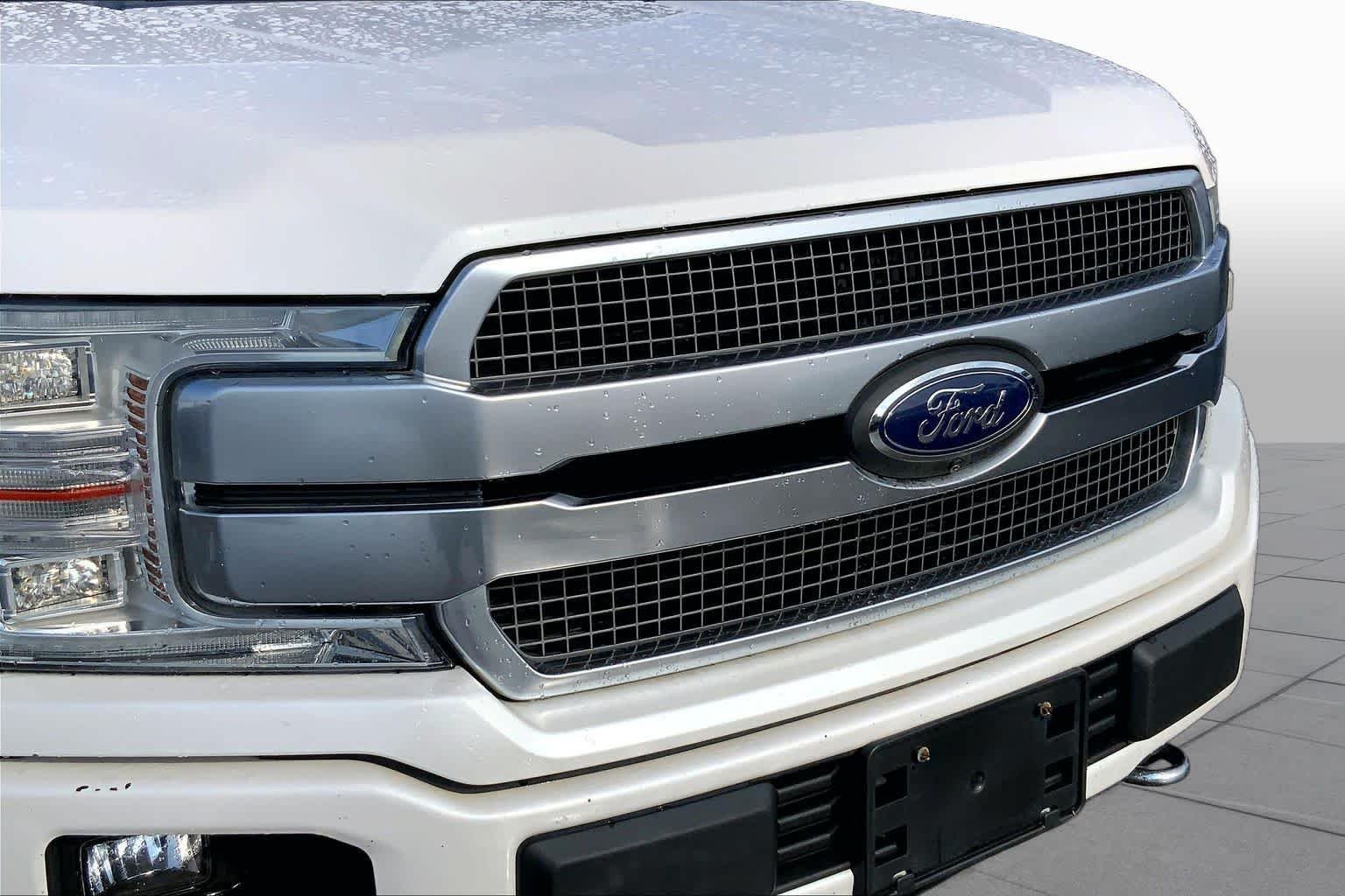 Used 2019 White Platinum Metallic Tri-Coat Ford Platinum image 27