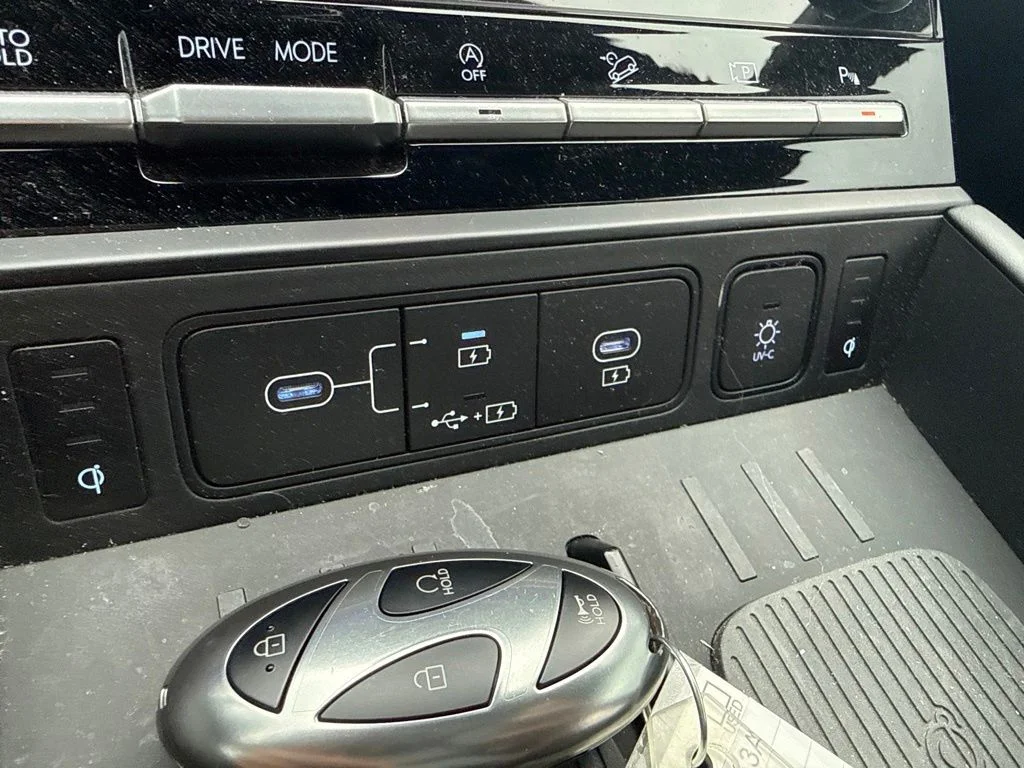 Used 2025 Silver Hyundai Calligraphy image 18